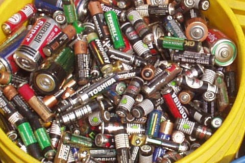 铅酸蓄电池回收厂家_废旧电池回收工厂_回收报废锂电池价格